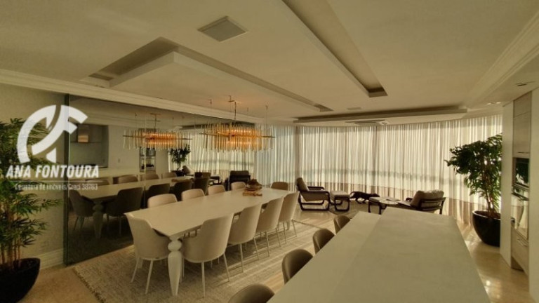 Imagem Cobertura com 3 Quartos à Venda, 273 m² em Centro - Balneário Camboriú