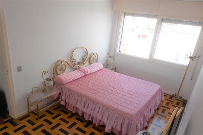 Imagem Imóvel com 1 Quarto à Venda, em Centro Histórico - Porto Alegre Imagem Imóvel com 1 Quarto à Venda, em Centro Histórico - Porto Alegre