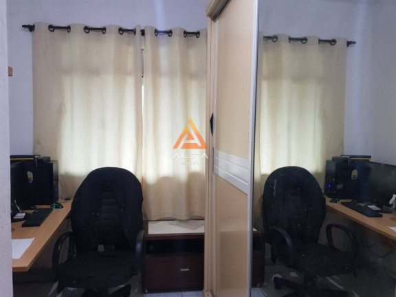Imagem Casa com 4 Quartos à Venda, 187 m²