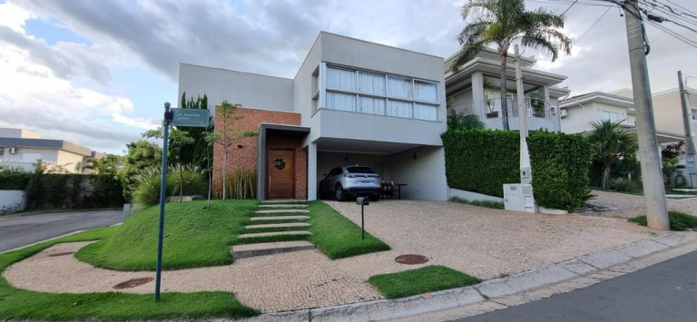 Sobrado com 4 Quartos à Venda, 347 m² em Swiss Park - Campinas