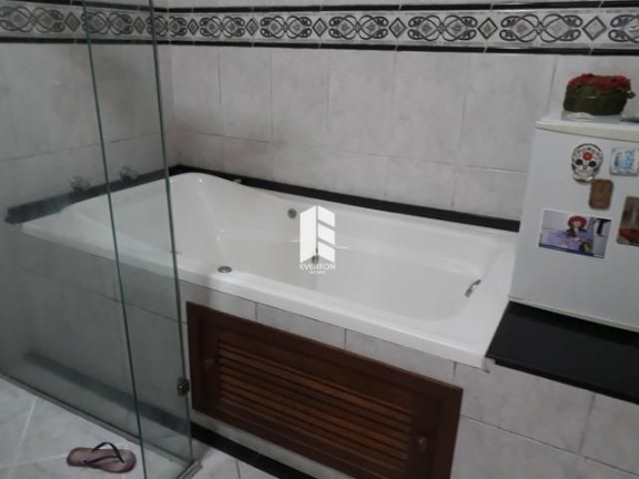 Imagem Casa com 5 Quartos à Venda, 220 m² em Centro - Santa Maria