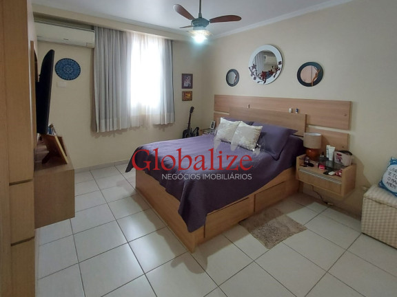Imagem Casa com 4 Quartos à Venda, 228 m² em Aparecida - Santos