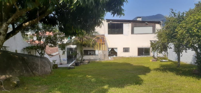 Casa com 3 Quartos à Venda, 300 m² em Cedro - Camboriú