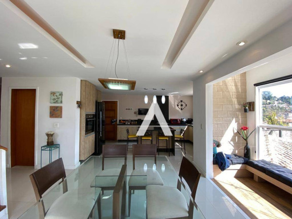 Imagem Casa com 4 Quartos à Venda, 307 m² em Tijuca - Teresópolis
