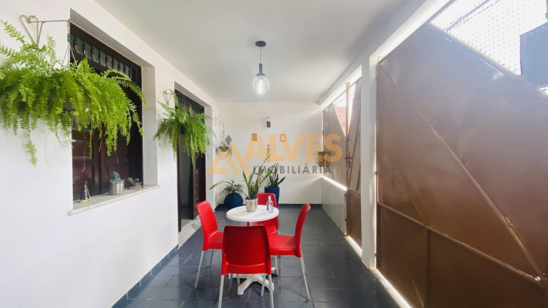 Imagem Casa com 4 Quartos à Venda, 200 m² em Capuchinhos - Feira De Santana