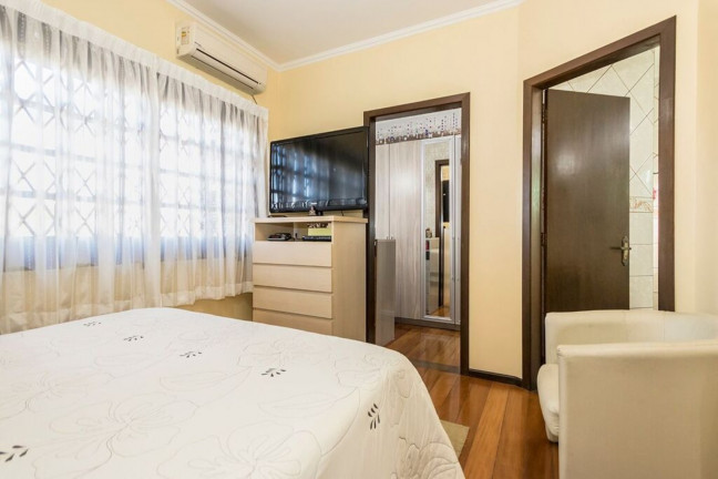 Imagem Imóvel com 4 Quartos à Venda,  em Jardim Itu - Porto Alegre