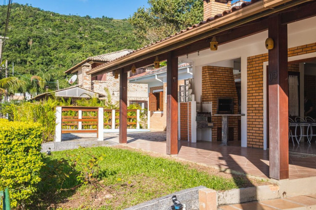 Imagem Casa de Condomínio com 3 Quartos à Venda, 180 m² em Cachoeira Do Bom Jesus - Florianópolis