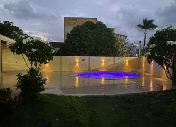 Casa com 5 Quartos à Venda, 622 m² em Itapuã - Salvador