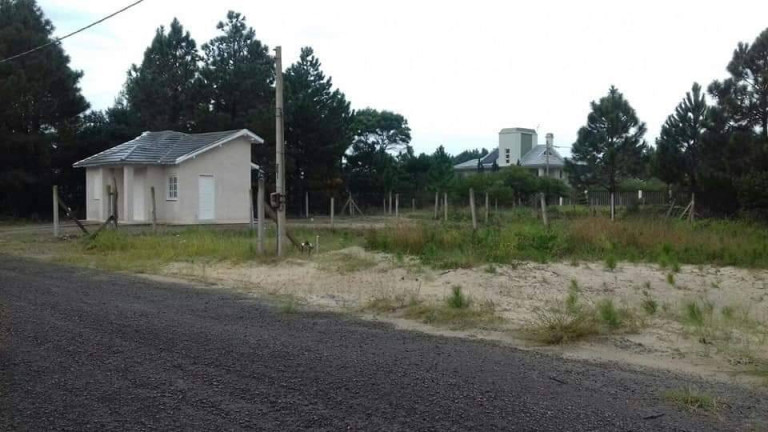 Imagem Terreno à Venda, 300 m² em Capão Da Canoa Imagem Terreno à Venda, 300 m² em Capão Da Canoa