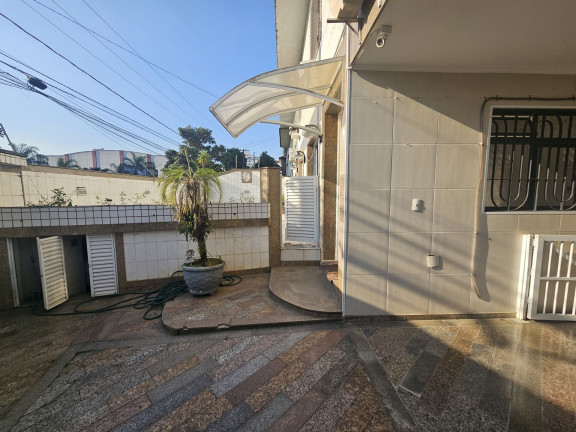Imagem Casa com 4 Quartos para Alugar, 276 m² em Aparecida - Santos