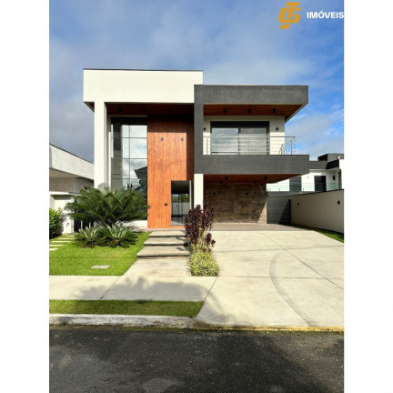 Casa com 4 Quartos à Venda, 265 m² em Caledônia - Camboriú