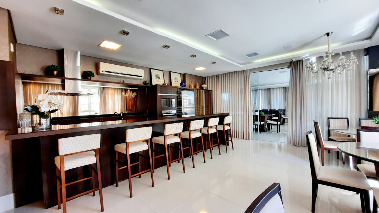 Imagem Apartamento com 4 Quartos à Venda, 140 m² em Centro - Balneário Camboriú Imagem Apartamento com 4 Quartos à Venda, 140 m² em Centro - Balneário Camboriú