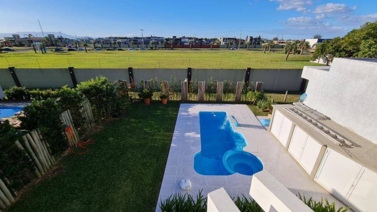 Imagem Casa com 4 Quartos à Venda, em Rainha Do Mar - Xangri-lá Imagem Casa com 4 Quartos à Venda, em Rainha Do Mar - Xangri-lá