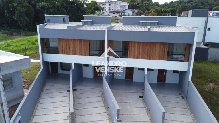 Imagem Sobrado com 3 Quartos à Venda,  em Glória - Joinville