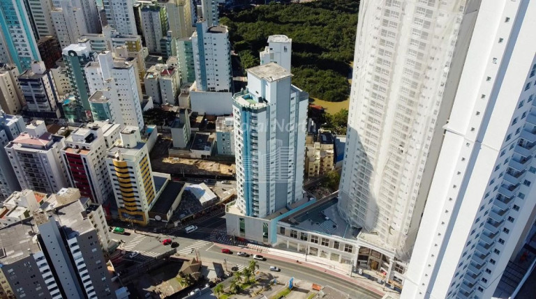 Imagem Apartamento com 4 Quartos à Venda, 144 m² em Centro - Balneário Camboriú Imagem Apartamento com 4 Quartos à Venda, 144 m² em Centro - Balneário Camboriú