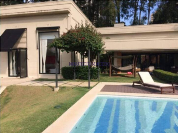Casa com 6 Quartos para Alugar, 1.600 m² em Alphaville Residencial Um - Barueri