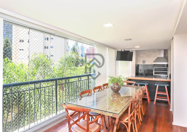Apartamento com 3 Quartos à Venda, 226 m² em Vila Nova Conceição - São Paulo