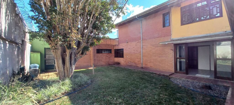 Imagem Casa com 5 Quartos à Venda, 298 m² em Rebouças - Curitiba