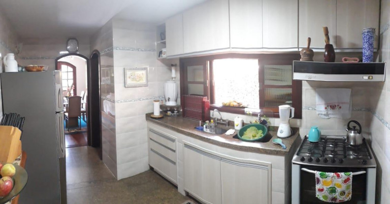 Imagem Casa com 6 Quartos à Venda, 327 m² em Debossan - Nova Friburgo