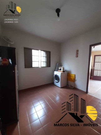 Imagem Casa com 4 Quartos à Venda, 300 m² em Segismundo Pereira - Uberlândia
