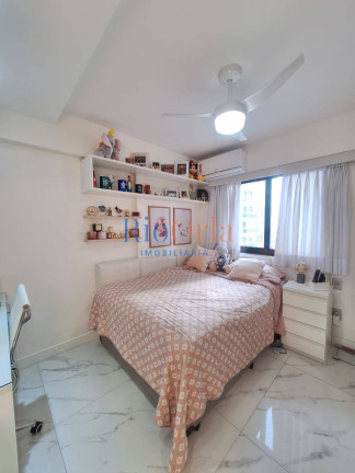 Imagem Apartamento com 4 Quartos à Venda, 145 m² em Barra Da Tijuca - Rio De Janeiro