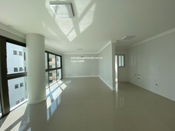 Imagem Apartamento com 3 Quartos à Venda, 136 m² em Centro - Florianópolis Imagem Apartamento com 3 Quartos à Venda, 136 m² em Centro - Florianópolis