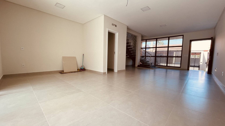 Imagem Sobrado com 3 Quartos à Venda, 130 m² em Centro - Barra Velha