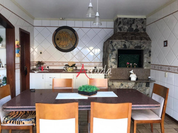 Sobrado com 3 Quartos à Venda, 343 m² em Maria Luiza - Cascavel
