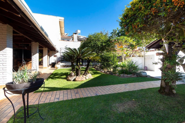 Imagem Casa com 6 Quartos à Venda, 805 m² em Centro - Bombinhas Imagem Casa com 6 Quartos à Venda, 805 m² em Centro - Bombinhas