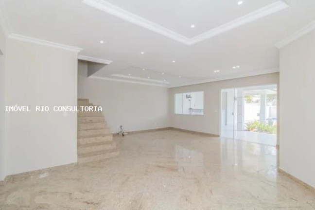 Imagem Casa com 4 Quartos à Venda, 260 m² em Rio De Janeiro Imagem Casa com 4 Quartos à Venda, 260 m² em Rio De Janeiro