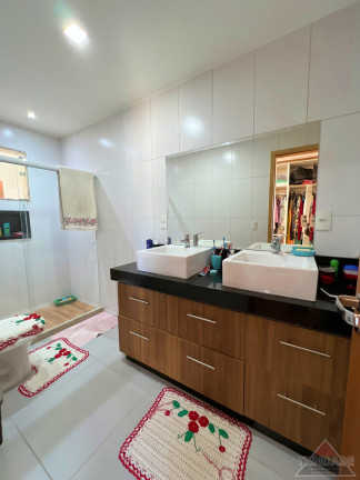 Imagem Casa com 5 Quartos à Venda, 250 m² em Vargem Grande - Rio De Janeiro