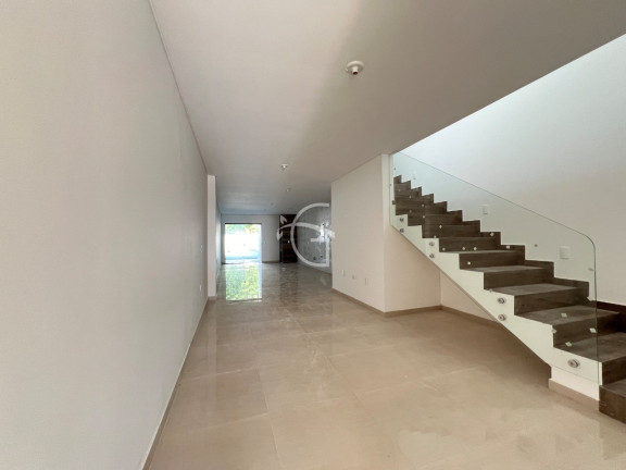 Imagem Casa com 3 Quartos à Venda, em Floresta - Joinville Imagem Casa com 3 Quartos à Venda, em Floresta - Joinville