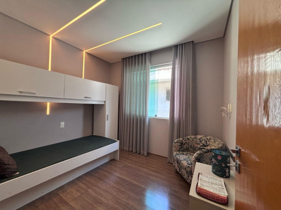 Casa com 3 Quartos à Venda, 275 m² em Cabral - Contagem