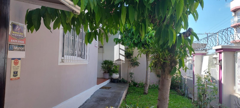 Imagem Casa com 3 Quartos à Venda,  em Patronato - Santa Maria