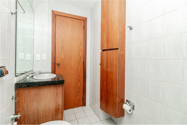 Imagem Imóvel com 3 Quartos à Venda,  em Petrópolis - Porto Alegre