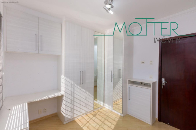 Imagem Casa com 3 Quartos à Venda, 159 m² em Novo Mundo - Curitiba Imagem Casa com 3 Quartos à Venda, 159 m² em Novo Mundo - Curitiba