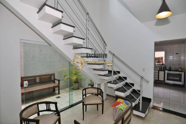 Imagem Sobrado com 3 Quartos à Venda, 210 m² em Vila Humaitá - Santo André