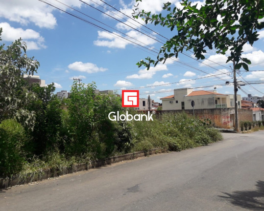 Terreno à Venda, 450 m² em Augusta Mota - Montes Claros