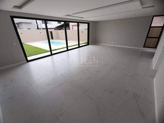 Casa de Condomínio com 4 Quartos à Venda, 202 m² em Santa Regina - Camboriú