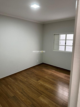 Imagem Casa com 2 Quartos à Venda, 178 m²