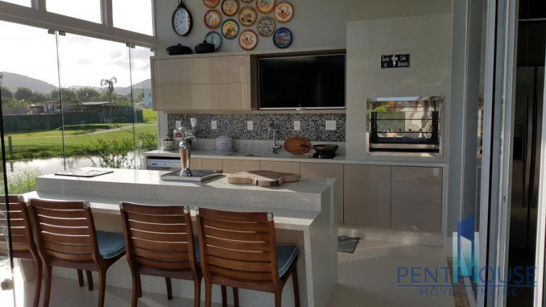 Imagem Casa com 4 Quartos à Venda, 930 m² em Centro - Camboriú Imagem Casa com 4 Quartos à Venda, 930 m² em Centro - Camboriú