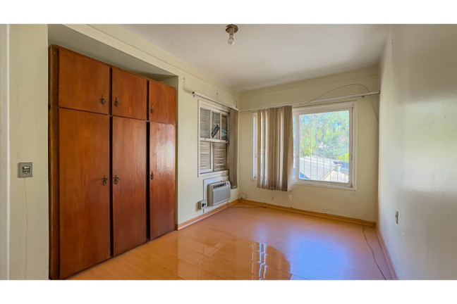 Imagem Casa com 4 Quartos à Venda, em Petrópolis - Porto Alegre Imagem Casa com 4 Quartos à Venda, em Petrópolis - Porto Alegre