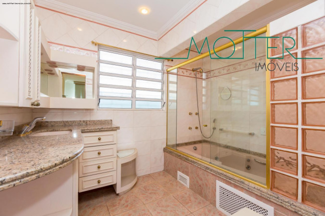 Imagem Casa com 3 Quartos à Venda, 159 m² em Novo Mundo - Curitiba Imagem Casa com 3 Quartos à Venda, 159 m² em Novo Mundo - Curitiba