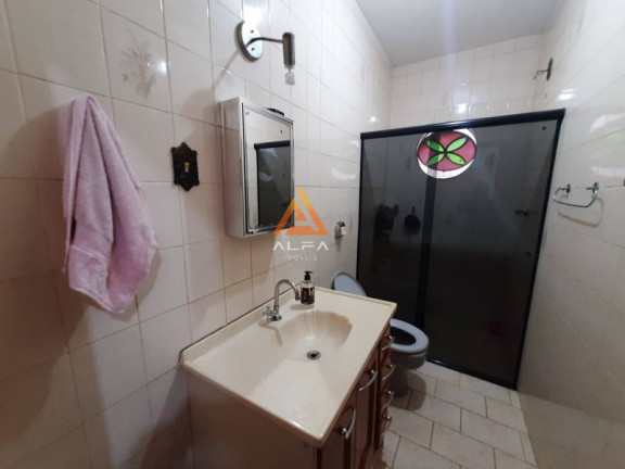 Imagem Casa com 6 Quartos à Venda, 96 m²