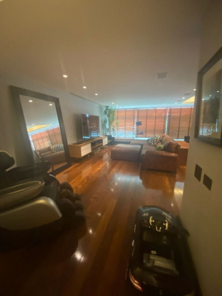 Imagem Imóvel com 3 Quartos à Venda, 280 m² em Copacabana - Rio De Janeiro Imagem Imóvel com 3 Quartos à Venda, 280 m² em Copacabana - Rio De Janeiro