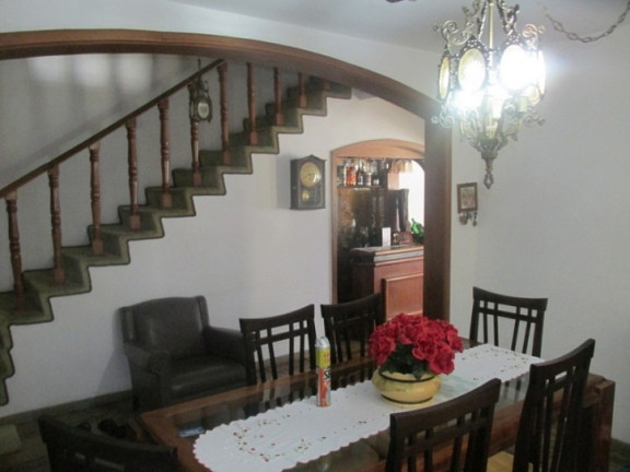 Imagem Sobrado com 4 Quartos à Venda, 220 m² em Marapé - Santos