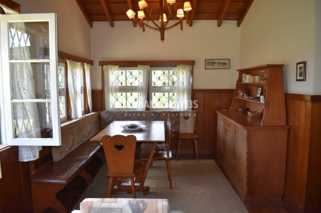 Imagem Casa com 4 Quartos à Venda, 165 m² em Região De Capivari - Campos Do Jordão Imagem Casa com 4 Quartos à Venda, 165 m² em Região De Capivari - Campos Do Jordão