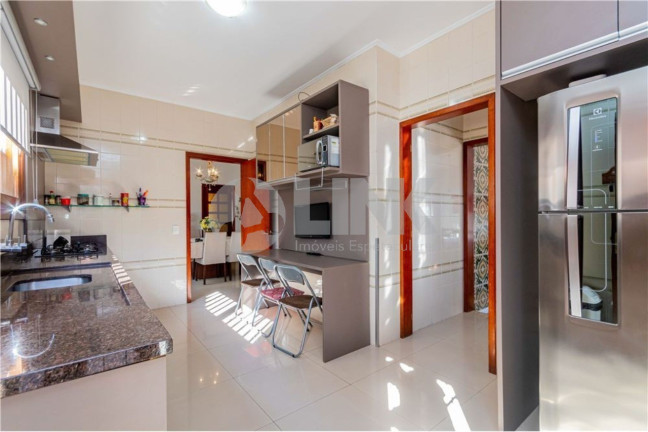 Imagem Casa com 4 Quartos à Venda,  em Jardim Itu - Porto Alegre