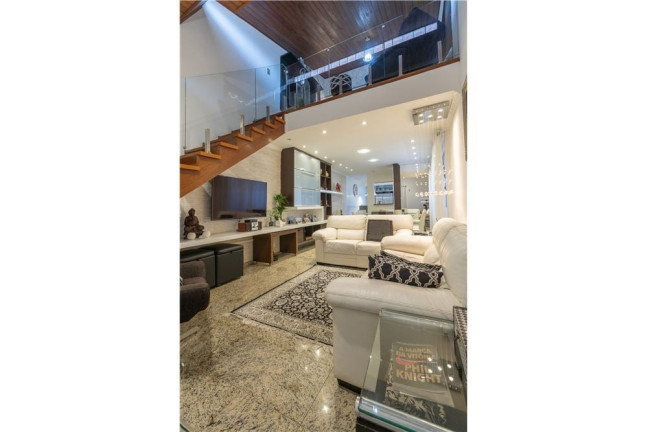 Imagem Casa com 4 Quartos à Venda, em Penha De França - São Paulo Imagem Casa com 4 Quartos à Venda, em Penha De França - São Paulo