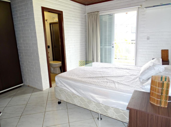 Imagem Casa com 4 Quartos à Venda, 215 m² em Centro - Porto Belo Imagem Casa com 4 Quartos à Venda, 215 m² em Centro - Porto Belo